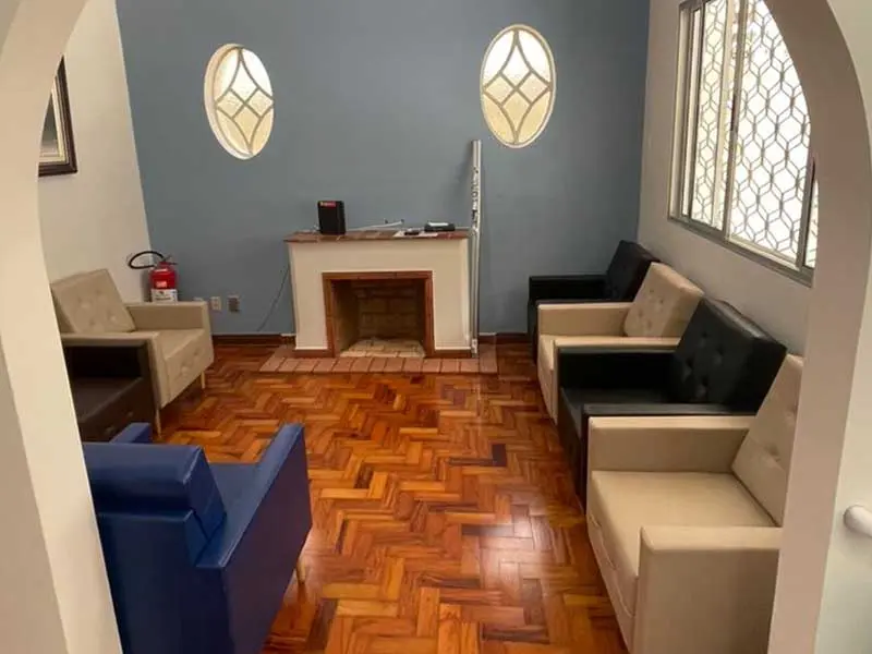 sala2 Imagem da sala de estar ampla da casa de repouso Lar Moureira